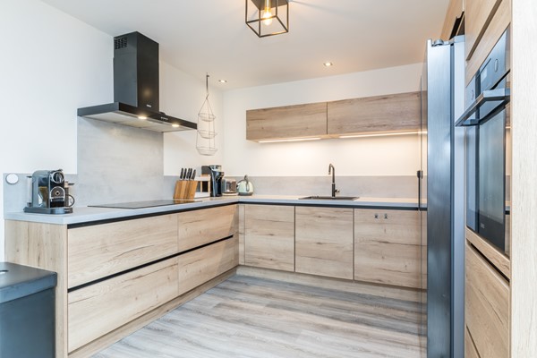 Foto - Verkocht: Ruime instapklare geschakelde 2 onder 1 kap woning voorzien van een goed isolatiepakket met aanbouw, bijkeuken, ruime tuin op zuiden (ca 131 m2) en garage gelegen in Kunrade.